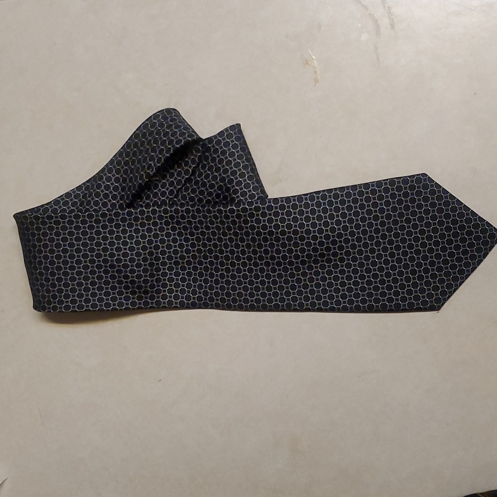 Saks Fifth Avenue 100% slim Silk Tie